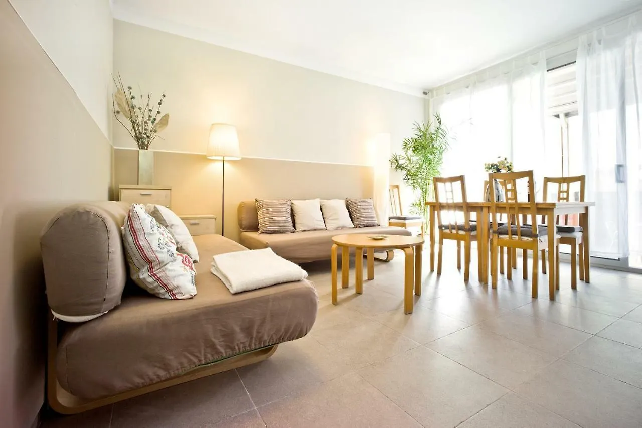 Amplio apartamento con terraza en zona muy tranquila Esplugues de Llobregat